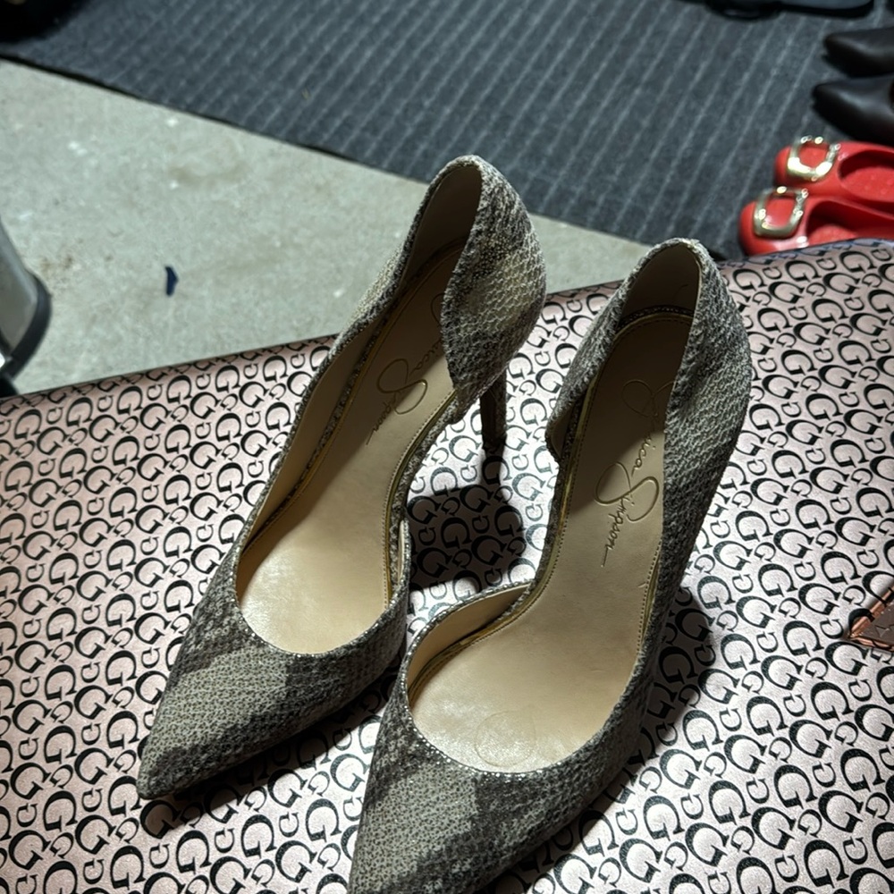 Gorgeous snake like pattern heal for sale in great condition